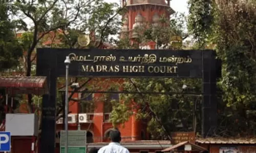 मद्रास हाई कोर्ट की मदुरै बेंच ने थूथुकुडी कलेक्टर को किया तलब