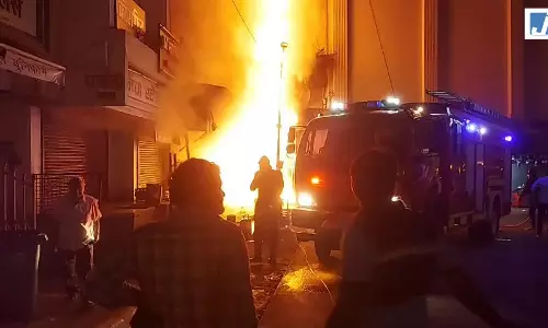 FIRE VIDEO: प्रीति सैंडविच में आग