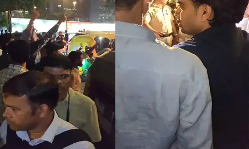 कनॉट प्लेस में आम जनता ने डफली गैंग को दौड़ाया, देखें VIDEO... कनॉट प्लेस में आम जनता ने डफली गैंग को दौड़ाया, देखें VIDEO...