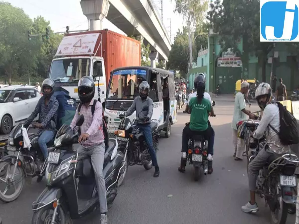दिल्ली के दो चौराहों पर हर घंटे टूट रहे 34 हजार से ज्यादा ट्रैफिक नियम दिल्ली के दो चौराहों पर हर घंटे टूट रहे 34 हजार से ज्यादा ट्रैफिक नियम