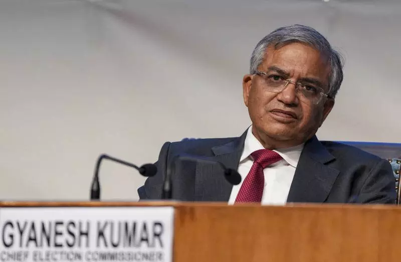 ज्ञानेश कुमार के फैसलों पर सवाल, सुप्रीम कोर्ट ने EC को भेजा नोटिस ज्ञानेश कुमार के फैसलों पर सवाल, सुप्रीम कोर्ट ने EC को भेजा नोटिस