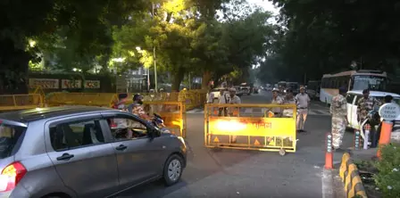 जंतर-मंतर पर विपक्ष के विरोध प्रदर्शन को देखते हुए सुरक्षा व्यवस्था कड़ी जंतर-मंतर पर विपक्ष के विरोध प्रदर्शन को देखते हुए सुरक्षा व्यवस्था कड़ी