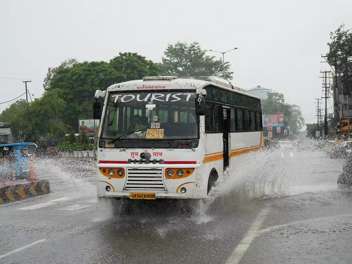 उत्तराखंड में फिर बदला मौसम, देहरादून समेत कई इलाकों में बारिश; येलो अलर्ट जारी उत्तराखंड में फिर बदला मौसम, देहरादून समेत कई इलाकों में बारिश; येलो अलर्ट जारी