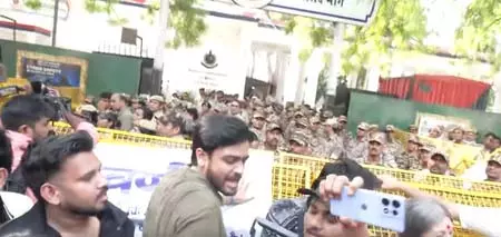 जंतर-मंतर प्रदर्शन में गिरफ्तार 17 छात्रों को पटियाला हाउस कोर्ट से मिली जमानत जंतर-मंतर प्रदर्शन में गिरफ्तार 17 छात्रों को पटियाला हाउस कोर्ट से मिली जमानत