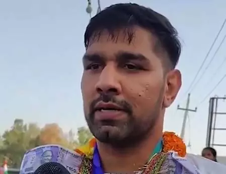 एशियन गेम्स में ब्रॉन्ज जीतने वाले मुक्केबाज नरेंद्र बेरवाल की नजर ओलंपिक कोटा हासिल करने पर एशियन गेम्स में ब्रॉन्ज जीतने वाले मुक्केबाज नरेंद्र बेरवाल की नजर ओलंपिक कोटा हासिल करने पर