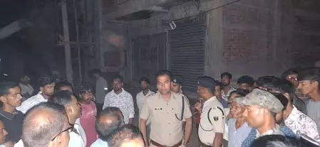 दुकान बंद कर घर लौट रहे सर्राफ से लूट, पीछा करने पर अपराधियों ने चलाई गोली दुकान बंद कर घर लौट रहे सर्राफ से लूट, पीछा करने पर अपराधियों ने चलाई गोली