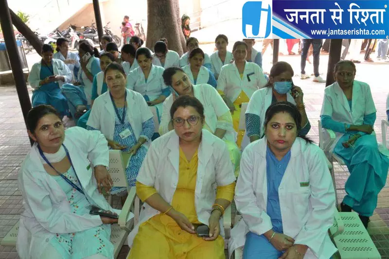 करनाल-कैथल-सिरसा की नर्सों ने शुरू किया विरोध करनाल-कैथल-सिरसा की नर्सों ने शुरू किया विरोध