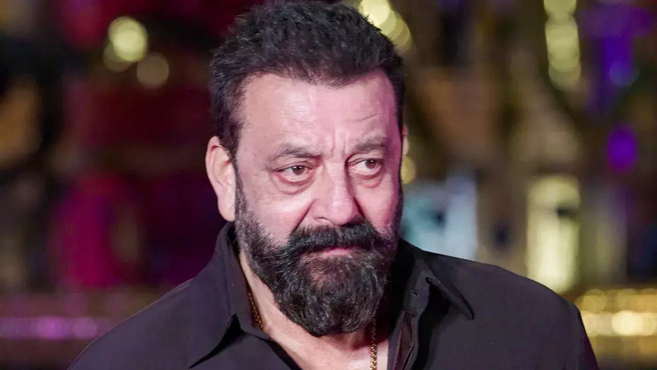 संजय दत्त ने फिर दी स्पष्टीकरण: बयान को गलत तरीके से पेश किया गया संजय दत्त ने फिर दी स्पष्टीकरण: बयान को गलत तरीके से पेश किया गया