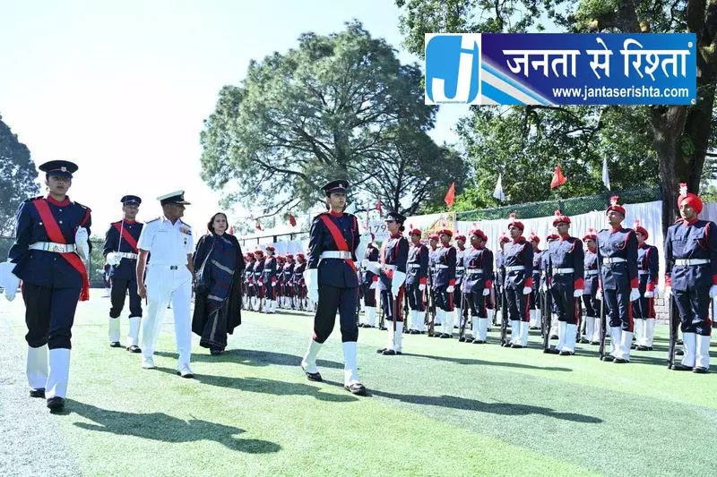 सनावर स्कूल में नौसेना प्रमुख ने युवाओं को किया प्रेरित सनावर स्कूल में नौसेना प्रमुख ने युवाओं को किया प्रेरित