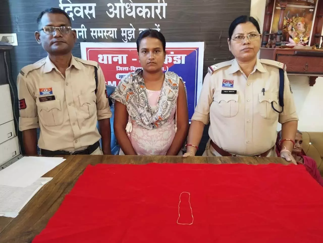 सूने मकान से सोने की चेन चोरी, पड़ोस की महिला गिरफ्तार सूने मकान से सोने की चेन चोरी, पड़ोस की महिला गिरफ्तार