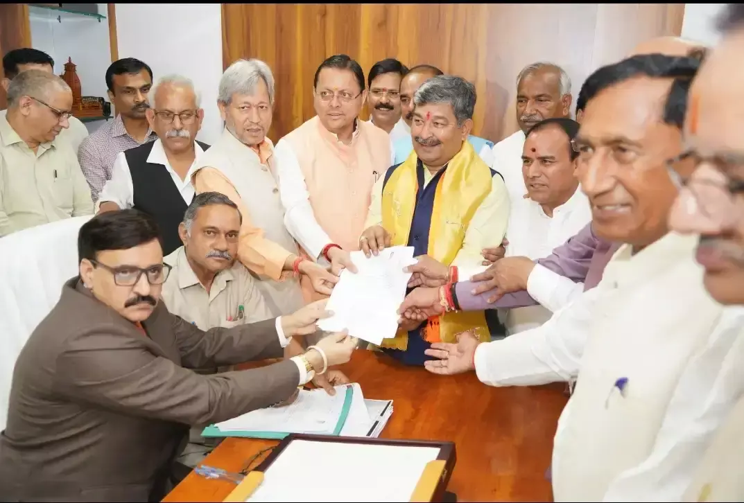 राज्यसभा सीट के लिए भाजपा उम्मीदवार दिनेश आर्य ने भरा पर्चा राज्यसभा सीट के लिए भाजपा उम्मीदवार दिनेश आर्य ने भरा पर्चा