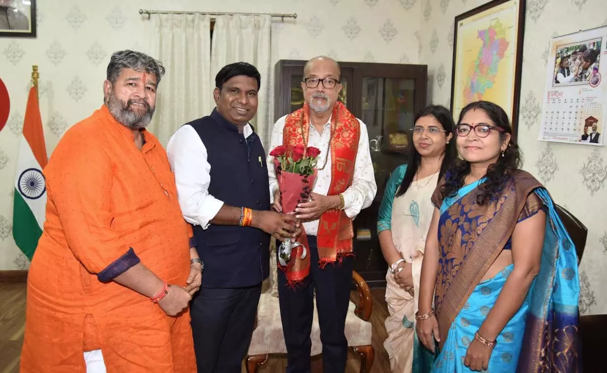 राज्यपाल रमेन डेका से कामधेनु विश्वविद्यालय के कार्य परिषद सदस्यों ने की भेंट राज्यपाल रमेन डेका से कामधेनु विश्वविद्यालय के कार्य परिषद सदस्यों ने की भेंट
