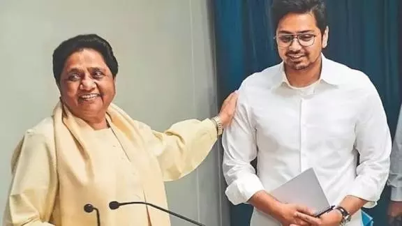 आकाश आनंद की वापसी पर मायावती ने बताई पूरी वजह आकाश आनंद की वापसी पर मायावती ने बताई पूरी वजह