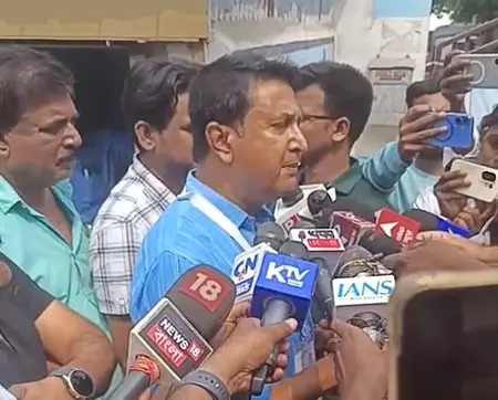 पश्चिम बंगाल उपचुनाव: कांग्रेस उम्मीदवार ने दिया धरना, रेजीनगर में दोबारा मतदान की मांग पश्चिम बंगाल उपचुनाव: कांग्रेस उम्मीदवार ने दिया धरना, रेजीनगर में दोबारा मतदान की मांग