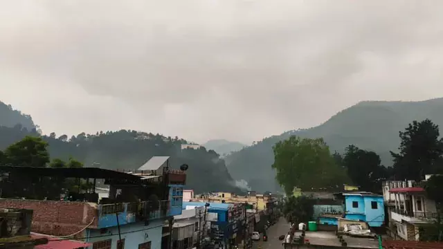 गरुड़-कपकोट के उच्च हिमालयी क्षेत्रों में तेज बारिश, धान और घास को लेकर किसानों की चिंता बढ़ी गरुड़-कपकोट के उच्च हिमालयी क्षेत्रों में तेज बारिश, धान और घास को लेकर किसानों की चिंता बढ़ी