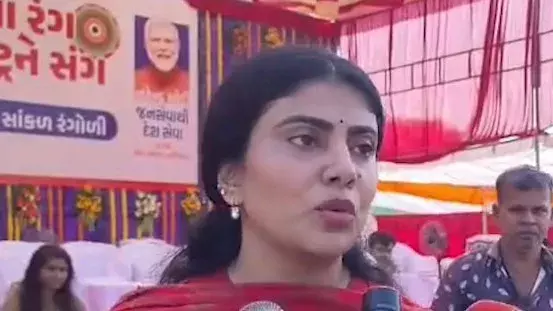 पीएम मोदी की 25 साल की जन-सेवा पर रिवाबा जडेजा का बयान पीएम मोदी की 25 साल की जन-सेवा पर रिवाबा जडेजा का बयान