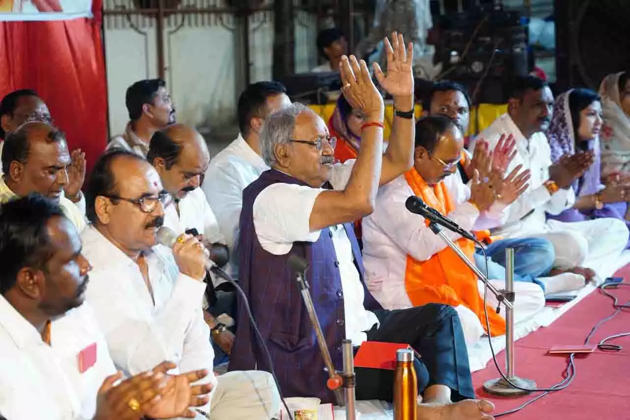 सांसद बृजमोहन अग्रवाल के नेतृत्व में हुआ 11 बार सामूहिक पाठ सांसद बृजमोहन अग्रवाल के नेतृत्व में हुआ 11 बार सामूहिक पाठ