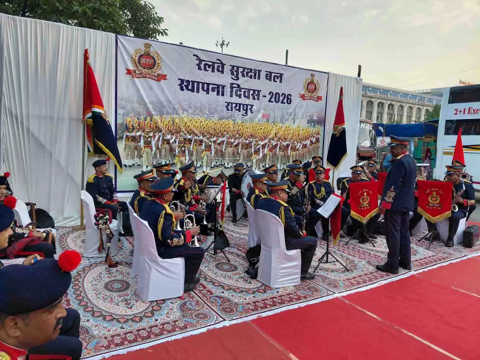 42वें स्थापना दिवस के उपलक्ष्य में आर पी एफ बैंड की संगीतमय प्रस्तुति, कल तेलीबांधा में आयोजन 42वें स्थापना दिवस के उपलक्ष्य में आर पी एफ बैंड की संगीतमय प्रस्तुति, कल तेलीबांधा में आयोजन
