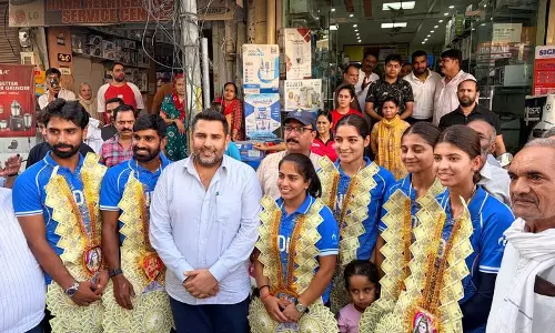 सोनीपत ने एशियाई खेलों में स्वर्ण पदक जीतने वाली महिला खिलाड़ियों का स्वागत