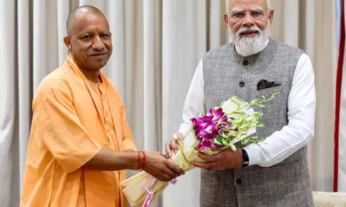सीएम योगी ने पीएम मोदी को शासन में 25 शानदार साल पूरे करने पर दी बधाई