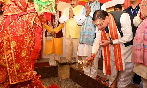 PM मोदी के सार्वजनिक जीवन और राष्ट सेवा के 25 वर्ष पूर्ण होने पर सीएम धामी ने उत्तरकाशी के मंदिर में की विशेष पूजा