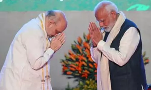 पीएम मोदी को अमित शाह ने दी बधाई, कहा- 25 साल में बदली शासन की परिभाषा, पॉलिटिक्स ऑफ परफॉर्मेंस का आदर्श स्थापित