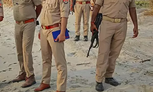 दिनेश हत्याकांड के तीन आरोपी पुलिस मुठभेड़ में घायल दिनेश हत्याकांड के तीन आरोपी पुलिस मुठभेड़ में घायल