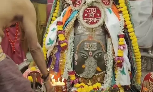 द्वादशी पर गणेश रूप में सजे बाबा महाकाल, भस्म आरती में दर्शन को उमड़ा जनसैलाब