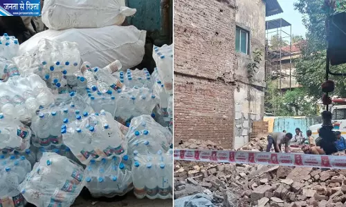 CSMT के बाहर पुरानी इमारत की दीवार गिरी, कार और दो बाइक क्षतिग्रस्त; बड़ा हादसा टला