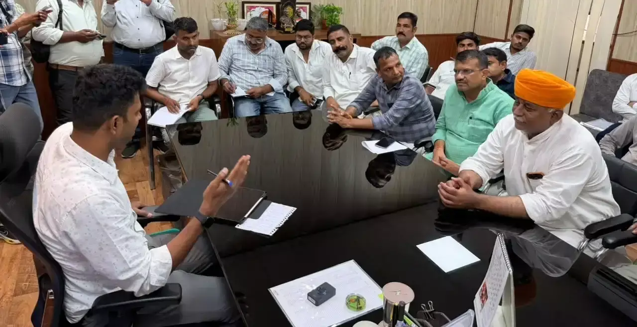 बीकानेर निगम में कचरा व्यवस्था पर गरमाया माहौल बीकानेर निगम में कचरा व्यवस्था पर गरमाया माहौल