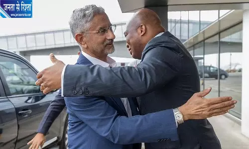 घाना पहुंचे विदेश मंत्री जयशंकर, व्यापार से रक्षा तक साझेदारी बढ़ाने पर हुई चर्चा घाना पहुंचे विदेश मंत्री जयशंकर, व्यापार से रक्षा तक साझेदारी बढ़ाने पर हुई चर्चा
