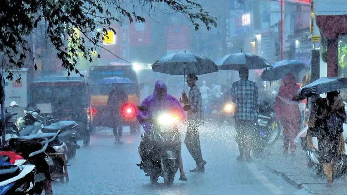 केरल में बारिश तेज; अलर्ट बदला, 11 जिलों में सावधानी बरतने की सलाह केरल में बारिश तेज; अलर्ट बदला, 11 जिलों में सावधानी बरतने की सलाह