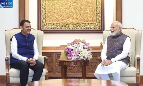 PM मोदी के 25 साल पूरे होने पर फडणवीस ने दी बधाई, सेवा और नेतृत्व को किया याद PM मोदी के 25 साल पूरे होने पर फडणवीस ने दी बधाई, सेवा और नेतृत्व को किया याद