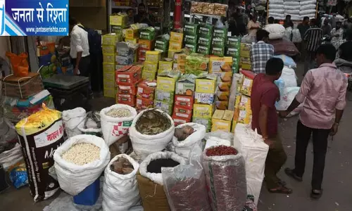 त्योहारी सीजन में नयागंज बाजार गुलजार, मेवों-मसालों की खरीदारी ने पकड़ी रफ्तार त्योहारी सीजन में नयागंज बाजार गुलजार, मेवों-मसालों की खरीदारी ने पकड़ी रफ्तार