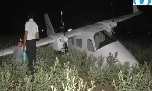 उड़ान के दौरान आई तकनीकी खराबी, खेत में उतारा गया ट्रेनिंग एयरक्राफ्ट उड़ान के दौरान आई तकनीकी खराबी, खेत में उतारा गया ट्रेनिंग एयरक्राफ्ट