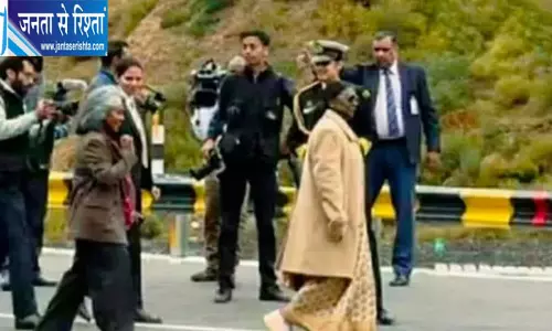 अटल टनल रोहतांग पहुंचीं राष्ट्रपति द्रौपदी मुर्मु, BRO अधिकारियों से ली जानकारी अटल टनल रोहतांग पहुंचीं राष्ट्रपति द्रौपदी मुर्मु, BRO अधिकारियों से ली जानकारी
