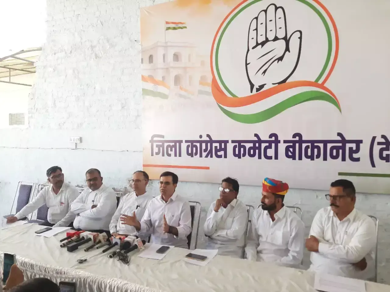 बीकानेर में कांग्रेस ने सीईसी की गिरफ्तारी की मांग की
