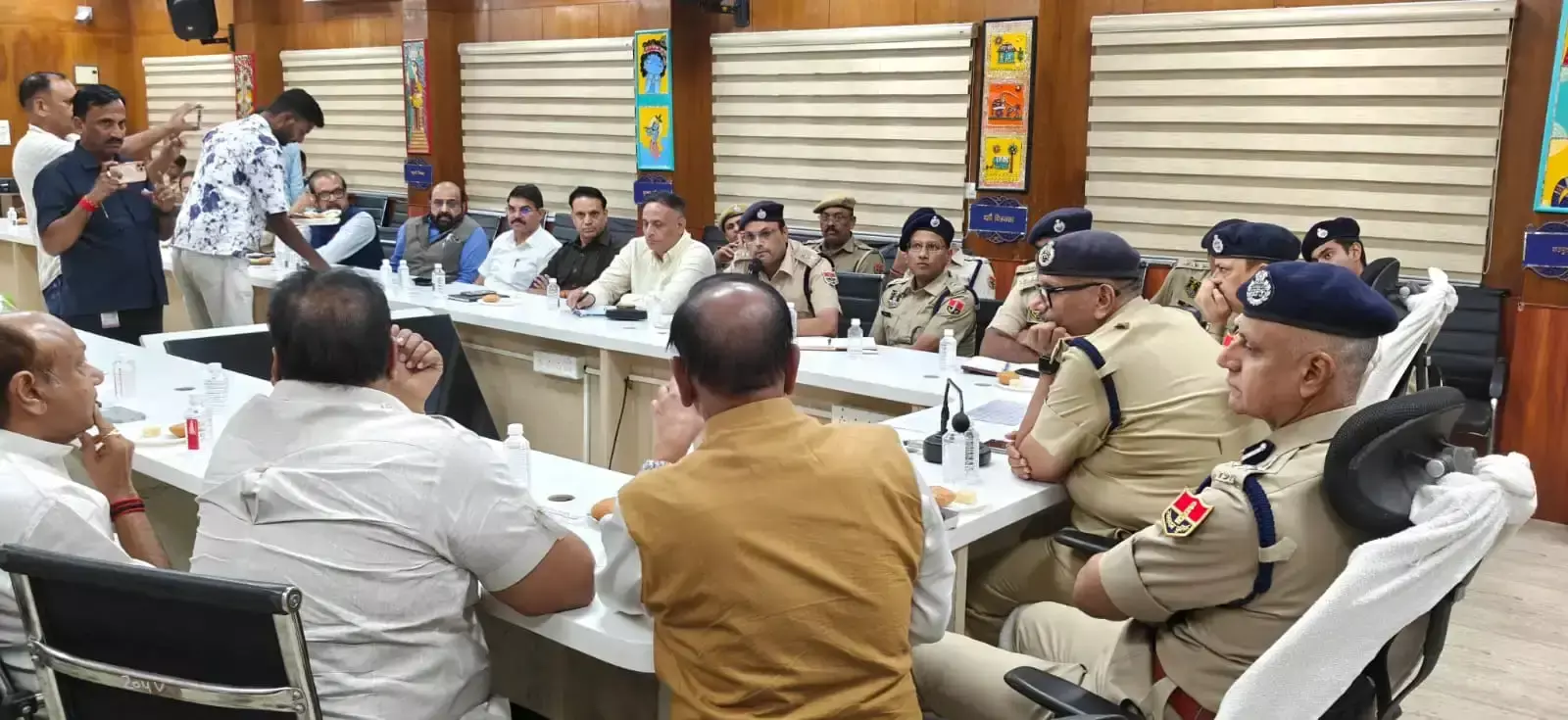 भीड़ प्रबंधन के लिए पुलिस और नगर निगम की संयुक्त तैयारी भीड़ प्रबंधन के लिए पुलिस और नगर निगम की संयुक्त तैयारी