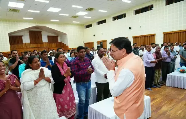 एससी-एसटी समुदाय के बीच पहुंचे मुख्यमंत्री धामी एससी-एसटी समुदाय के बीच पहुंचे मुख्यमंत्री धामी