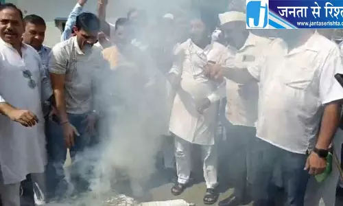 करनाल MC कार्यालय के बाहर कांग्रेस का भ्रष्टाचार के खिलाफ प्रदर्शन