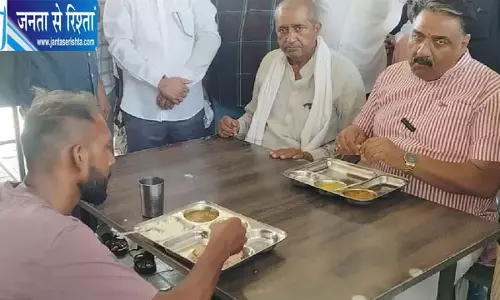 नई अनाज मंडी की अटल कैंटीन में डिप्टी स्पीकर कृष्ण मिढ़ा ने खाया खाना नई अनाज मंडी की अटल कैंटीन में डिप्टी स्पीकर कृष्ण मिढ़ा ने खाया खाना