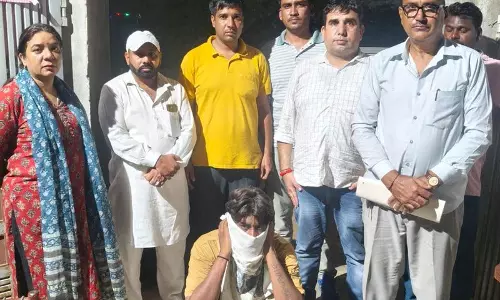 किसानों की चिंता के बीच रोहतक मंडियों में पहुंचे BJP नेता किसानों की चिंता के बीच रोहतक मंडियों में पहुंचे BJP नेता