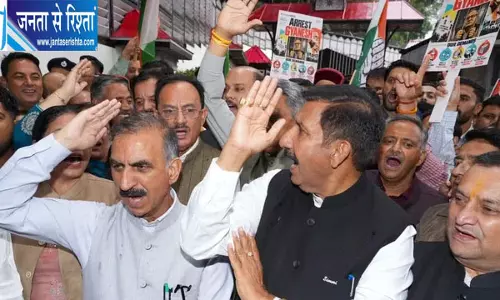 राहुल गांधी की हिरासत के विरोध में हिमाचल कांग्रेस का लोकभवन के बाहर प्रदर्शन