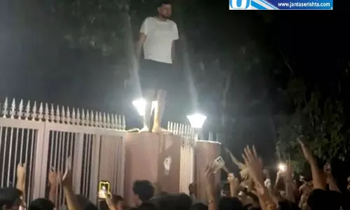 प्रदर्शन के बाद यूनिवर्सिटी प्रशासन अलर्ट, सुरक्षा बढ़ाई