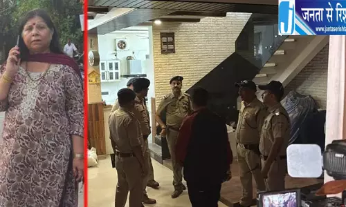 पार्षद अमिता सिंह के घर लूट मामले में नेपाली गैंग का सदस्य गिरफ्तार पार्षद अमिता सिंह के घर लूट मामले में नेपाली गैंग का सदस्य गिरफ्तार