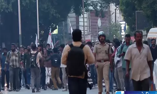 हार्ट सर्जरी के दौरान महिला की मौत मेडिकल कॉलेज में DYFI का प्रदर्शन हार्ट सर्जरी के दौरान महिला की मौत मेडिकल कॉलेज में DYFI का प्रदर्शन