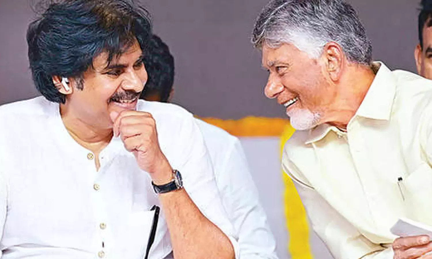 Andhra: सीएम नायडू, पवन ने सीट बंटवारे की कवायद शुरू की Andhra: सीएम नायडू, पवन ने सीट बंटवारे की कवायद शुरू की