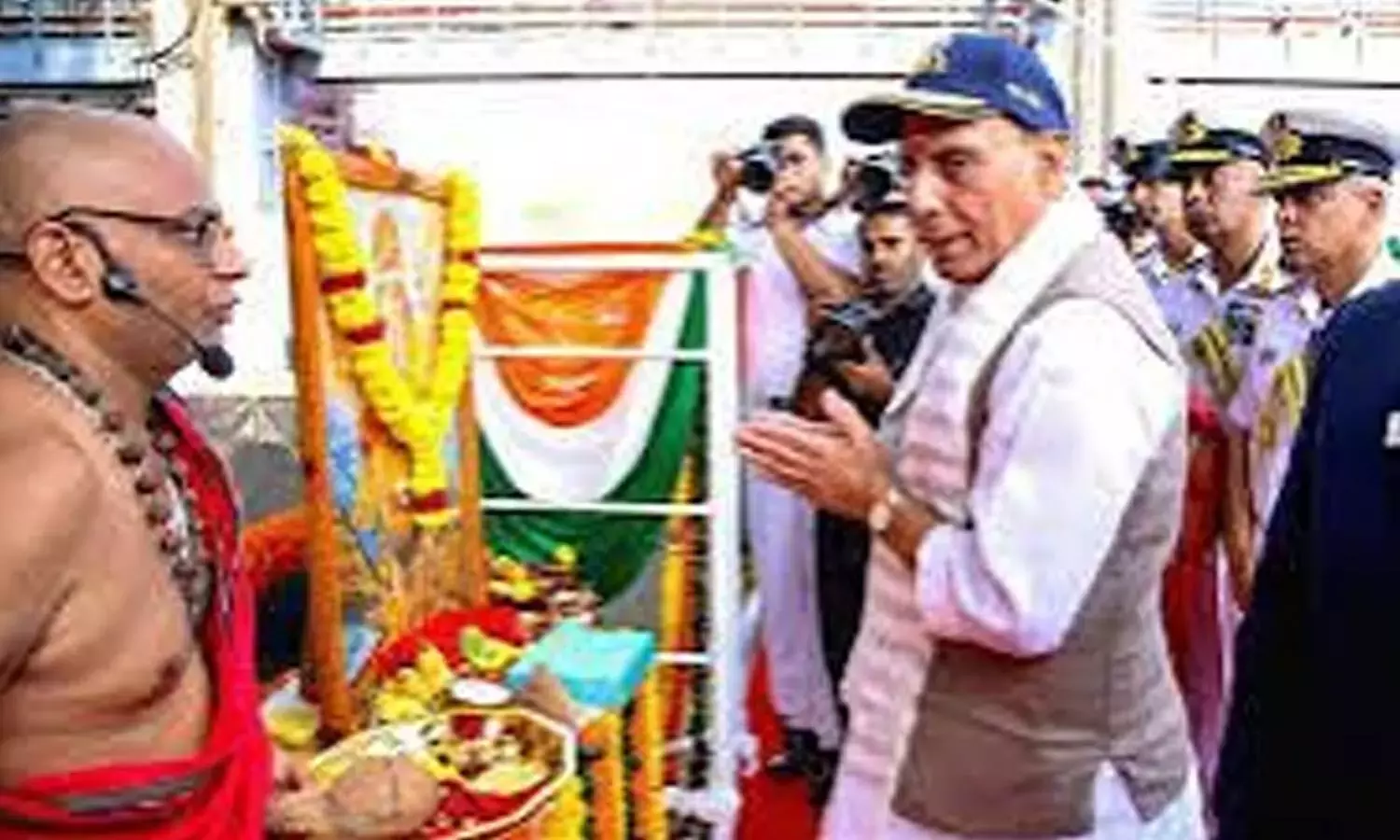Andhra: राजनाथ ने विजाग को समुद्री औद्योगिक केंद्र बनाने का आह्वान किया Andhra: राजनाथ ने विजाग को समुद्री औद्योगिक केंद्र बनाने का आह्वान किया