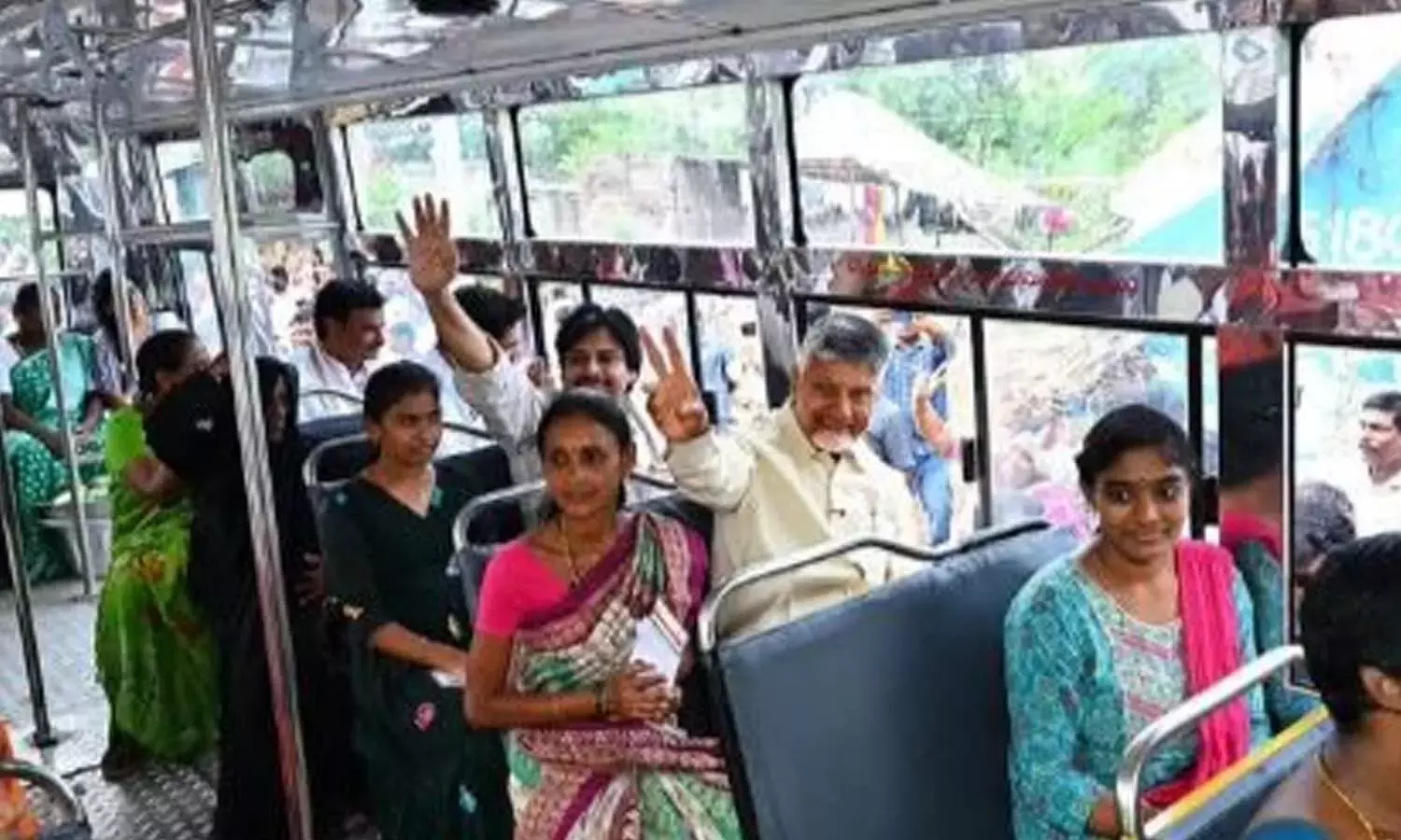 स्त्री शक्ति ने 100 करोड़ की मुफ्त यात्रा का आंकड़ा पार किया, महिलाओं के 3,550 करोड़ रुपये बचाए स्त्री शक्ति ने 100 करोड़ की मुफ्त यात्रा का आंकड़ा पार किया, महिलाओं के 3,550 करोड़ रुपये बचाए