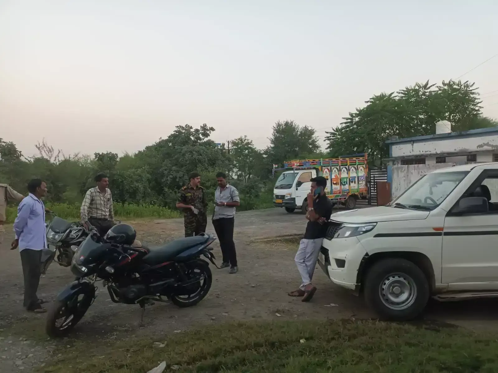 17 वर्षीय किशोरी की संदिग्ध मौत, परिजनों ने लगाया हत्या का आरोप 17 वर्षीय किशोरी की संदिग्ध मौत, परिजनों ने लगाया हत्या का आरोप